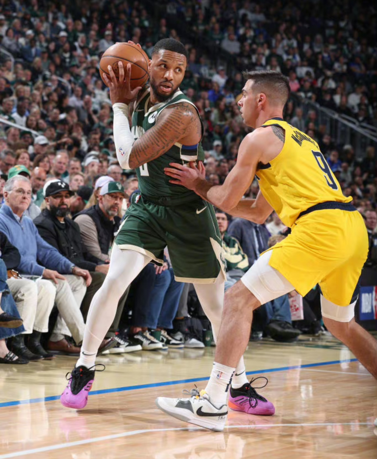 雄鹿横扫公牛,欧文高光表现 雄鹿横扫公牛,欧文高光表现