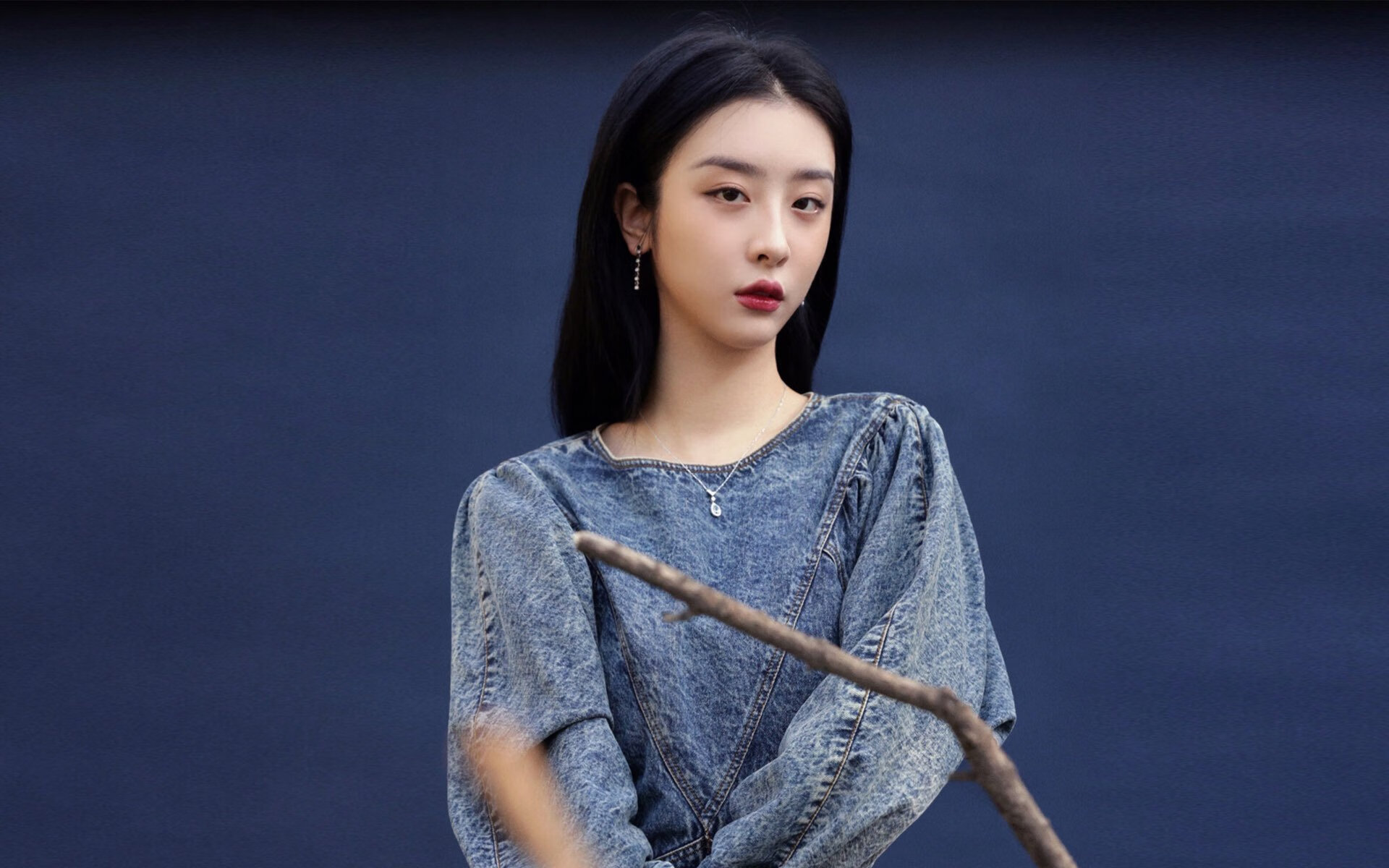 雨中狂飙与黑马逆袭，佩雷兹刷新纪录之夜，哈斯如何轻取迈凯伦？